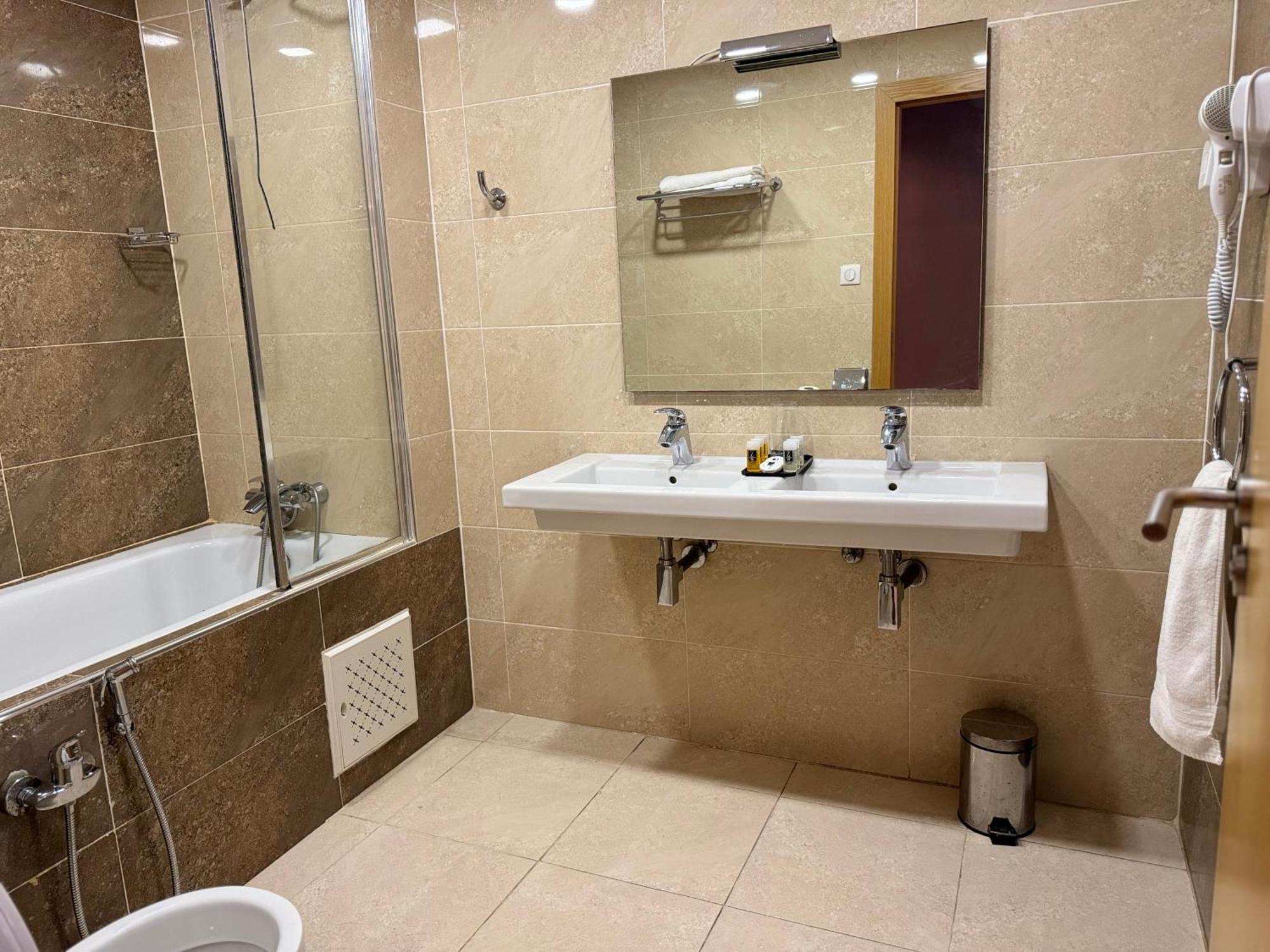 Le Zenith Hotel Oran Luaran gambar
